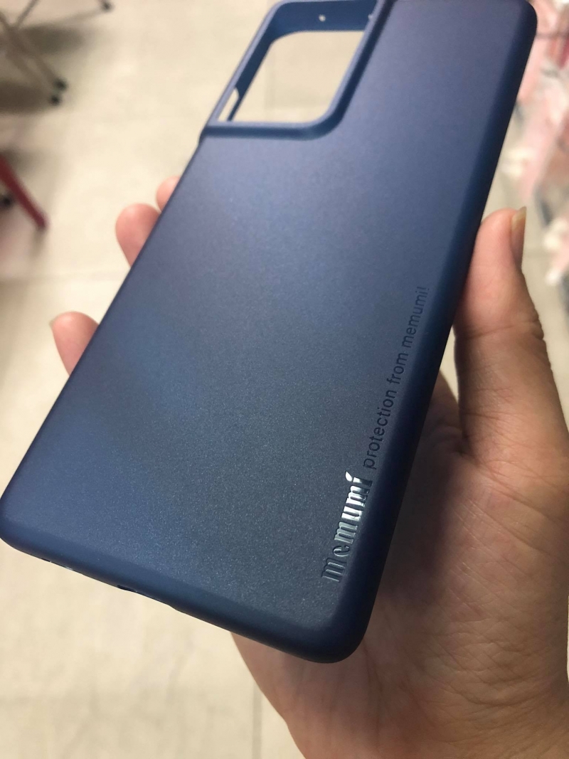 Ốp Lưng Samsung Galaxy S21 Ultra Mỏng Nhám Mờ Hiệu Memumi được làm bằng silicon siêu dẻo nhám và mỏng có độ đàn hồi tốt, nhiều màu sắc mặt khác có khả năng chống trầy cầm nhẹ tay chắc chắn.